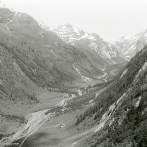 Blick_von_Aussichtskanzel_Moaalm_zum_Dorfertal_1987_cGemeinde_Kals_am_Grossglockner