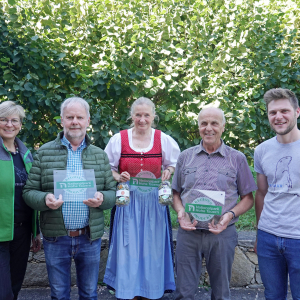 vlnr: Nationalpark-Direktorin Barbara Pucker, Imker Horst Plössnig, Kräutertee-Expertin Theresia Posani, Imker Johann Ebner und Regionsprodukte-Ansprechpartner beim NPHT Marco Schiefer